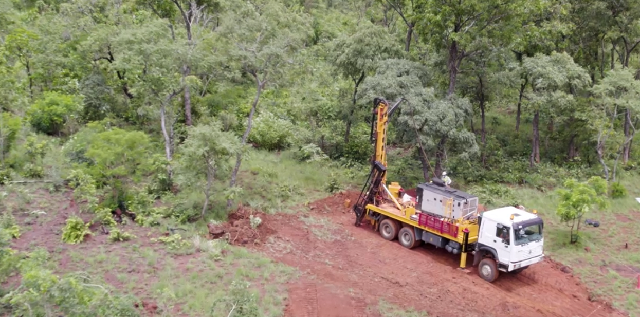 Bird’s-eye view of a PRD drilling rig operating on-site, showcasing compact design and efficient layout.